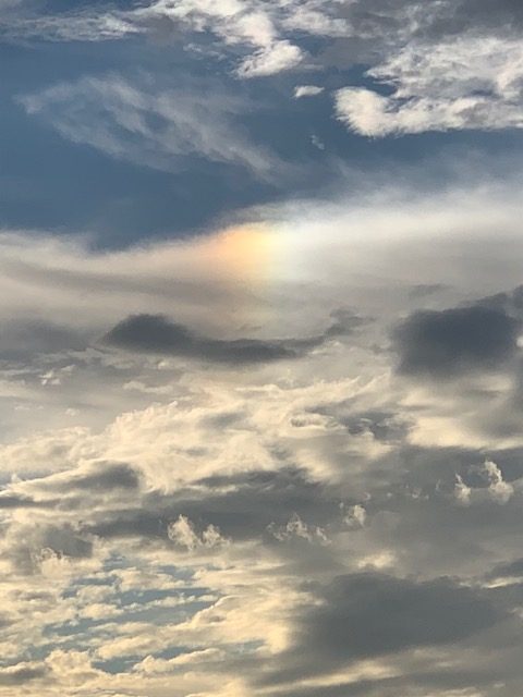 虹色に染まる美しい雲・彩雲🌈