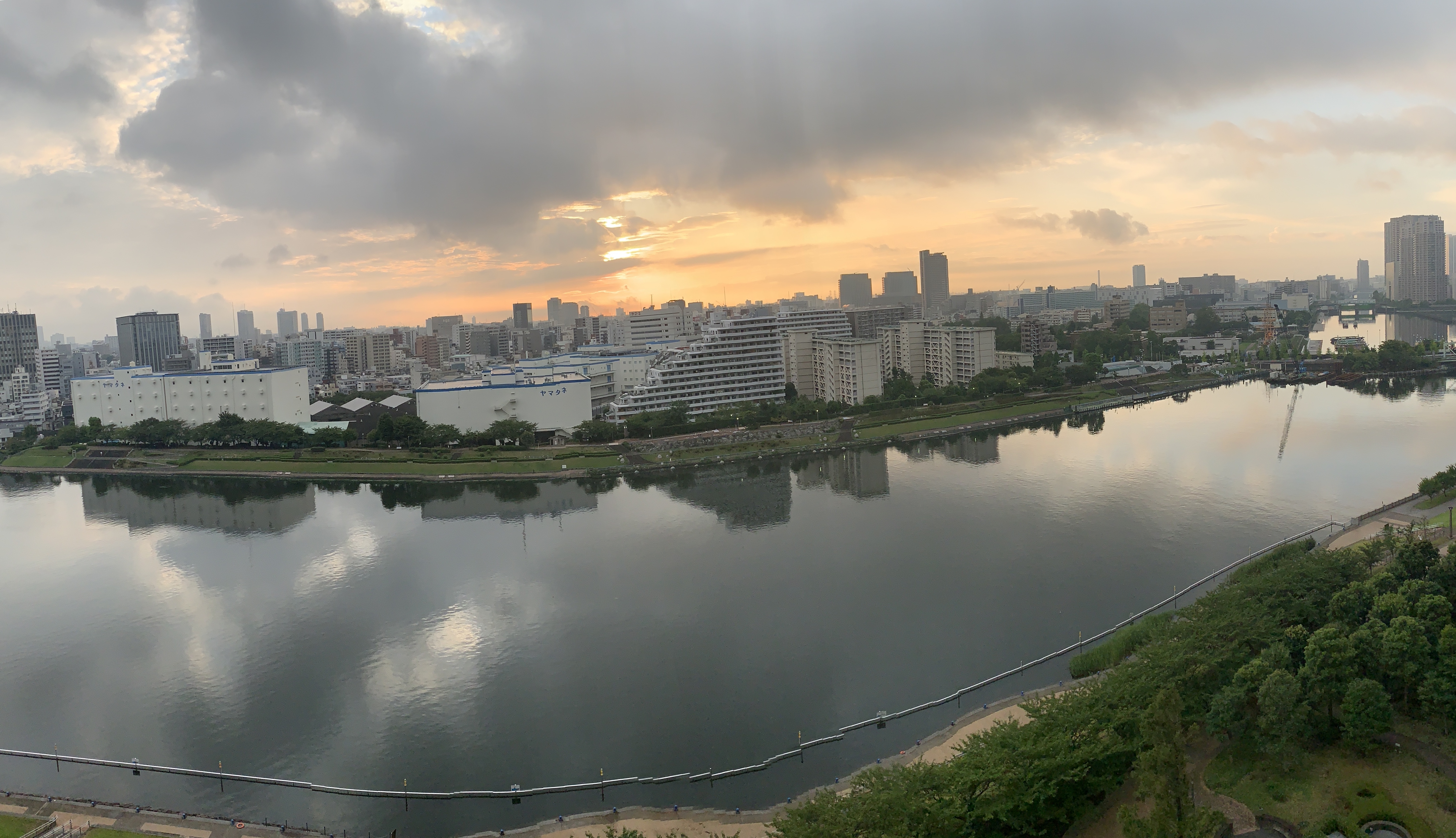 今朝はグレーとオレンジの空「習慣を変えよう」