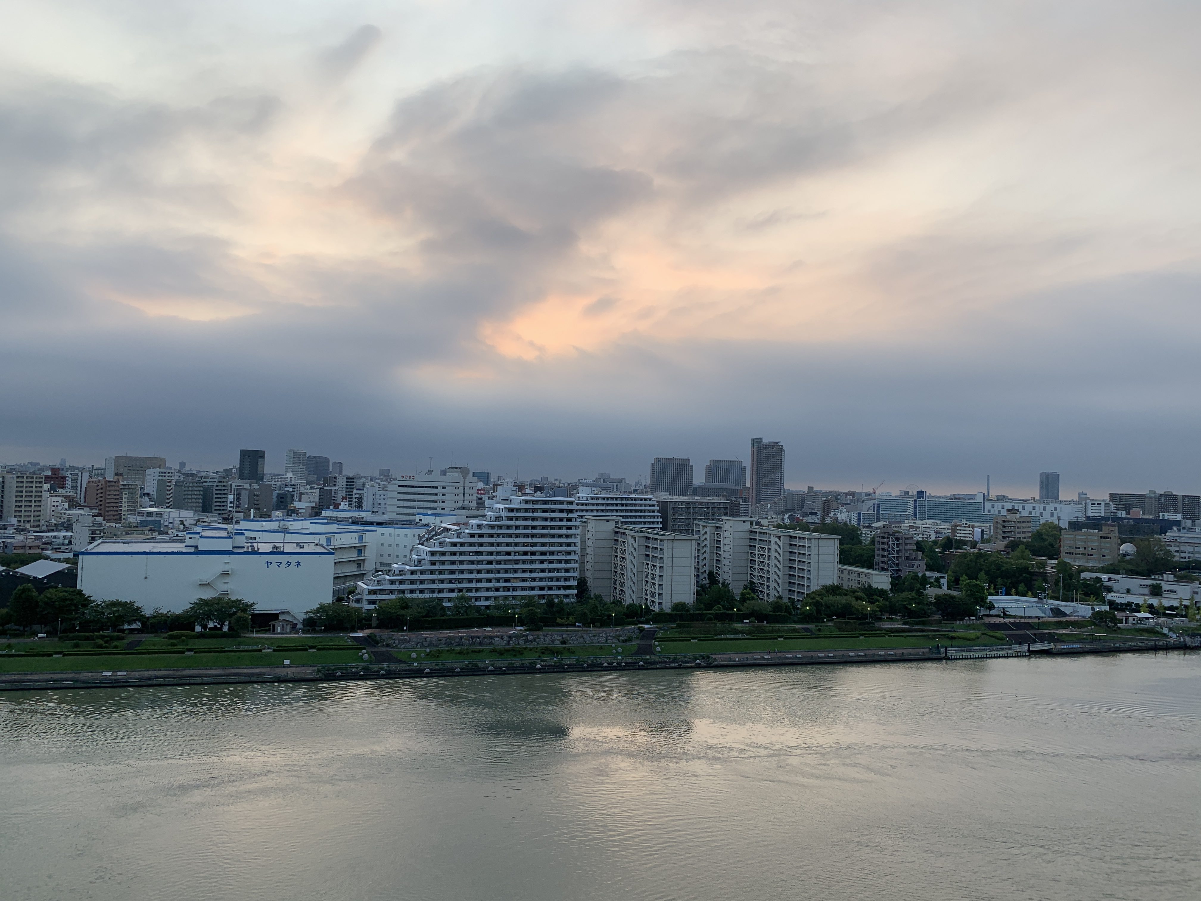 複雑な空色の朝「丁寧に」