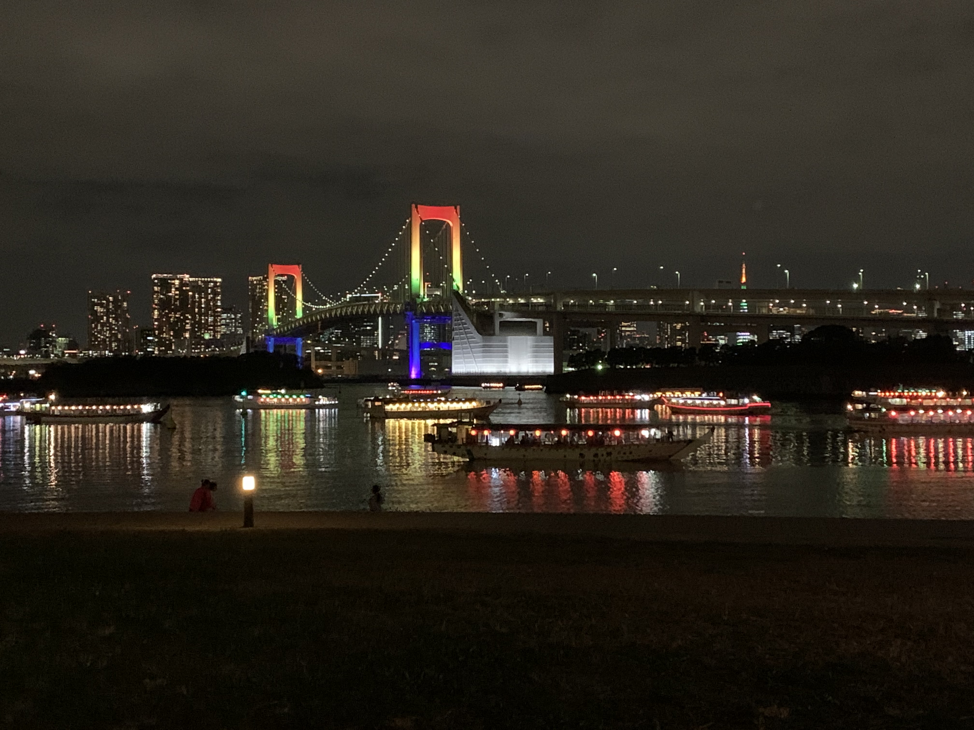 レインボーブリッジがレインボー🌈