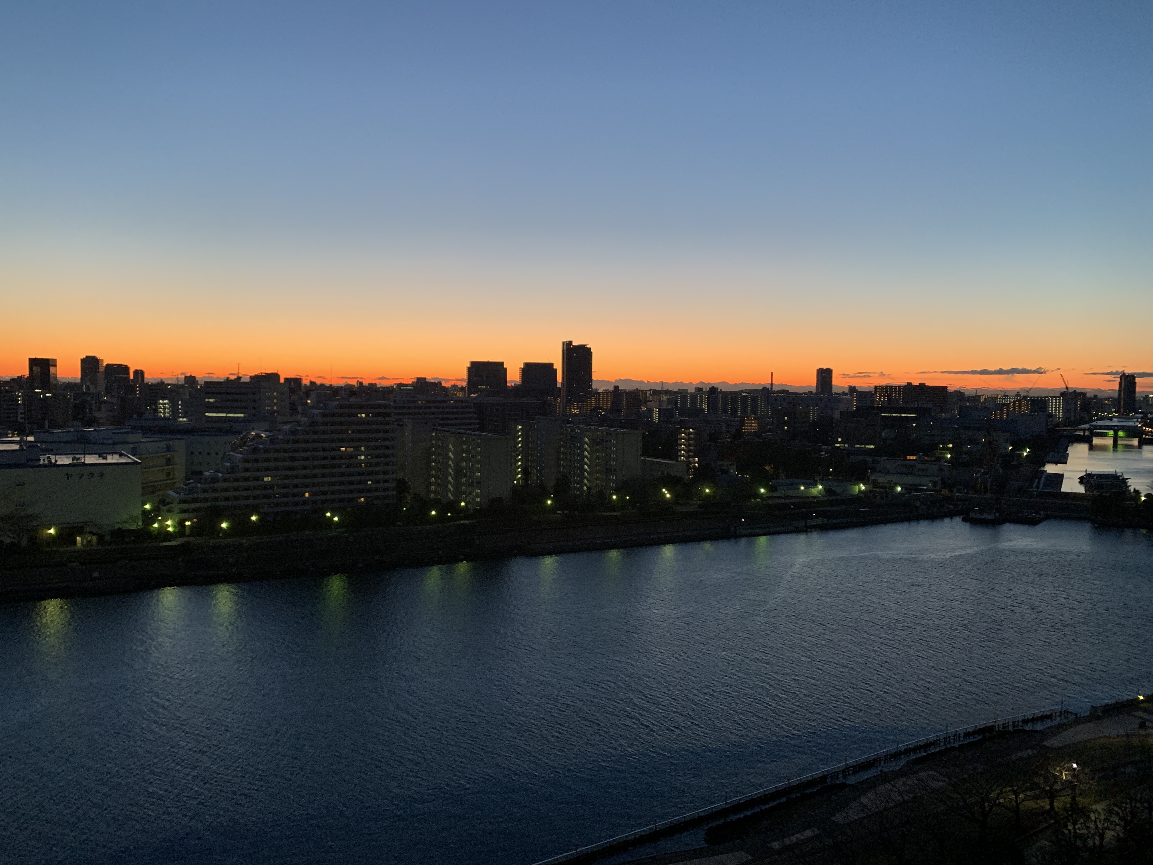 忙しい金曜日の夜明け「すみませんよりありがとう」