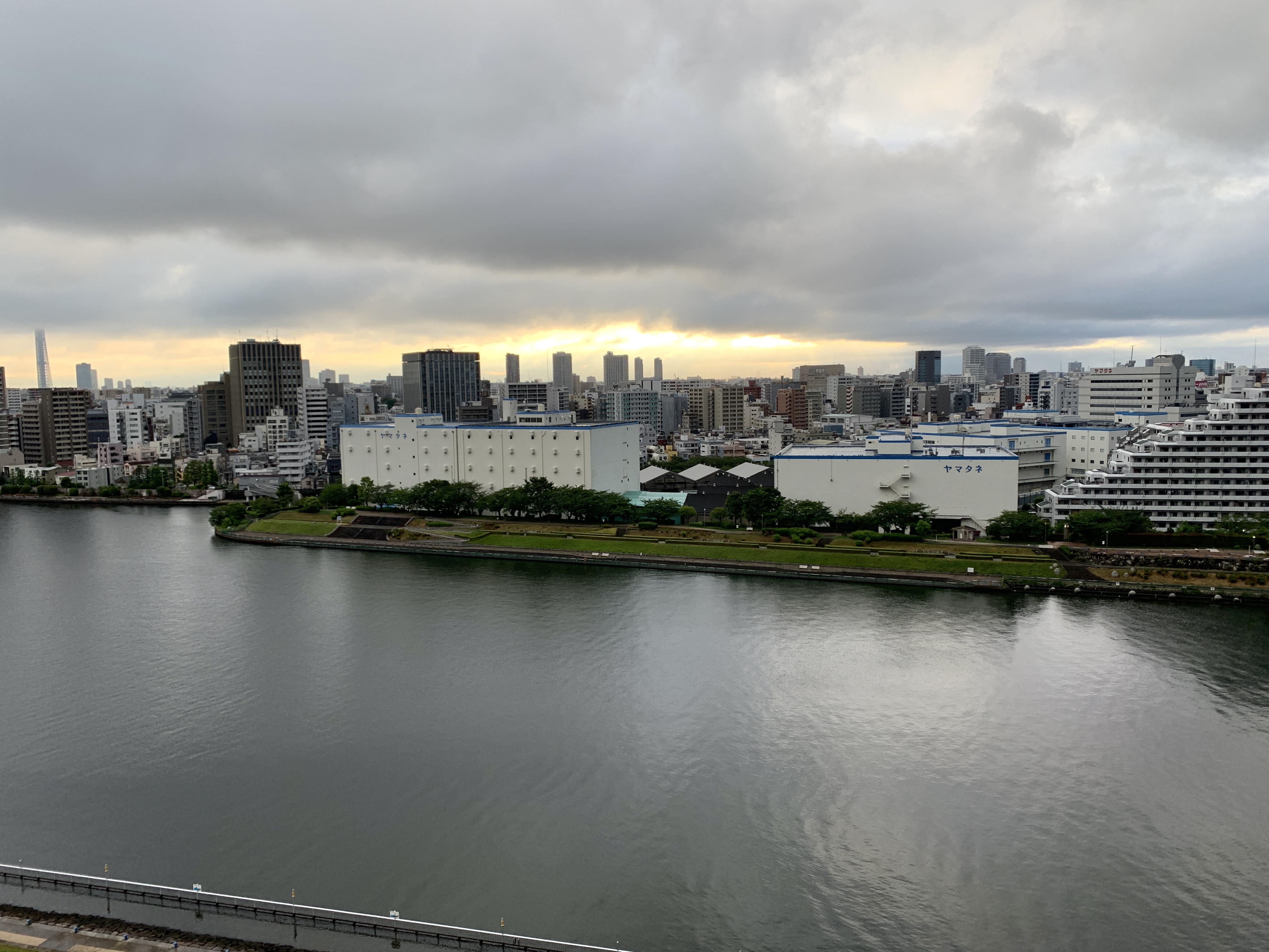 雲の下から力強い太陽「日々の積み重ね」