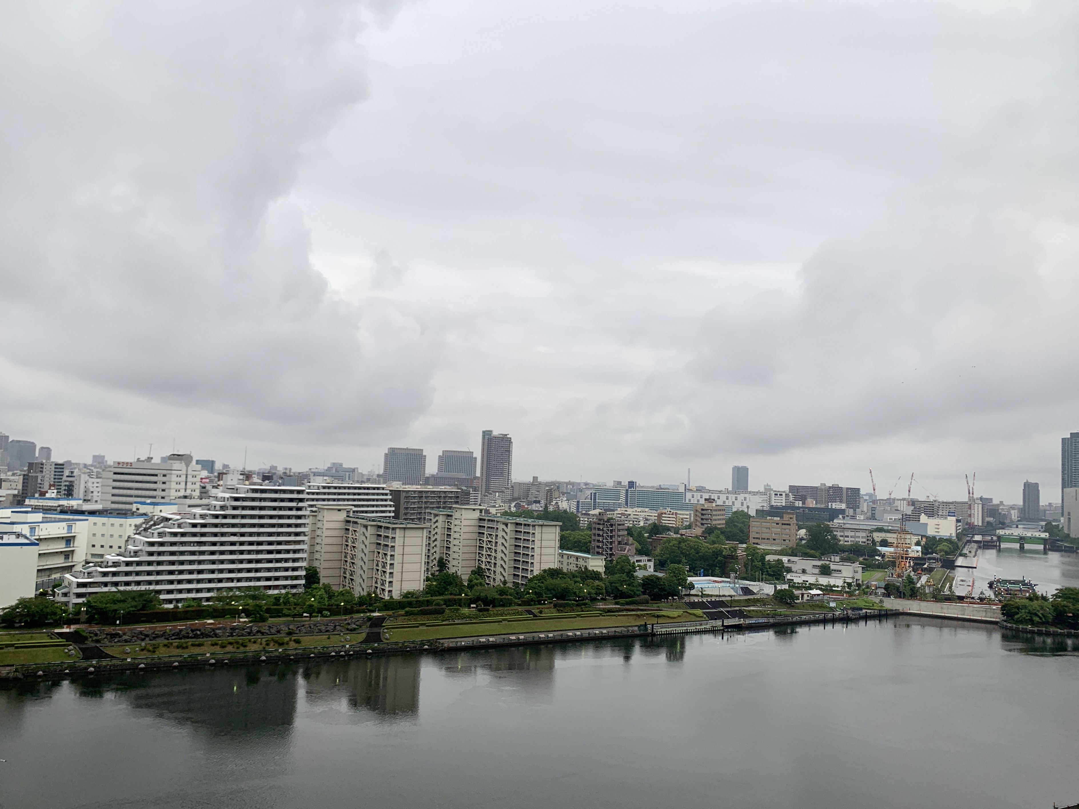 大鷲が羽を広げたような雲「一日一回笑顔」