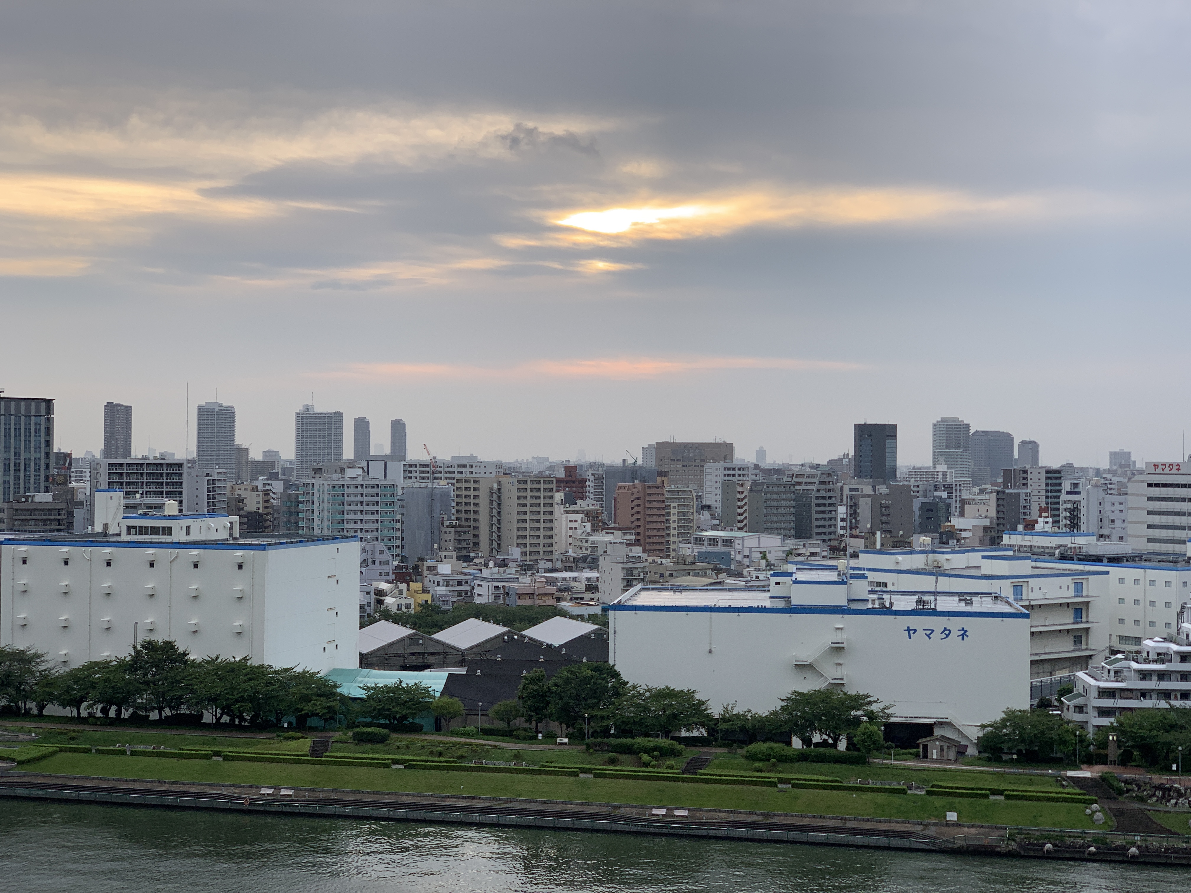 雲の合間から優しいお日様「対話を重ねる」