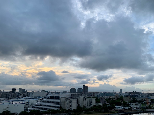 8月最後の雲が力強い朝