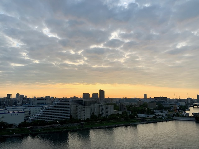 穏やかな週末の夜明け「手放す」