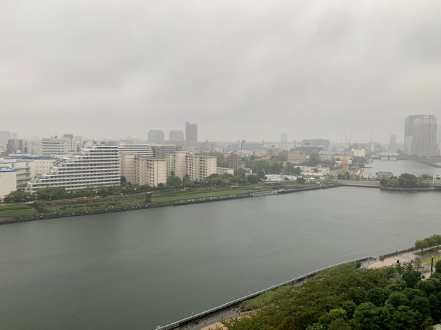 雨で寒い朝「一瞬を大切に」