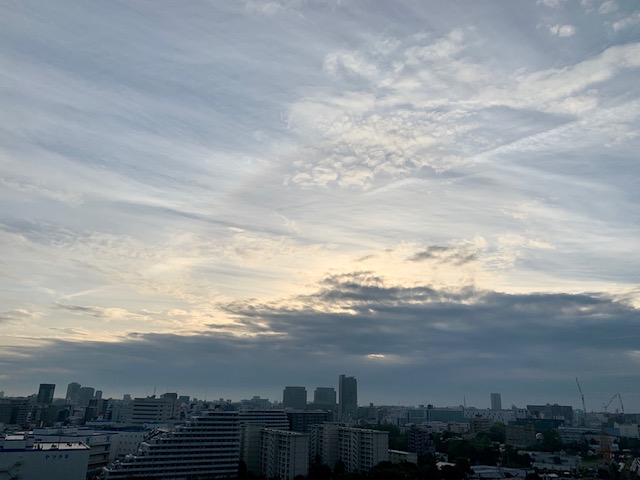 空の広がり心弾む夜明け「人間関係」