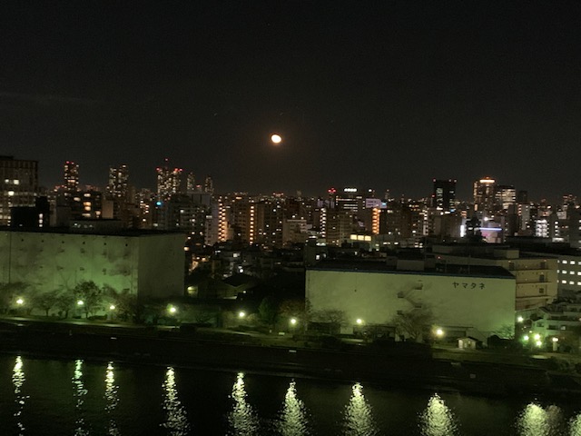 夜空に浮かぶお月様🌕