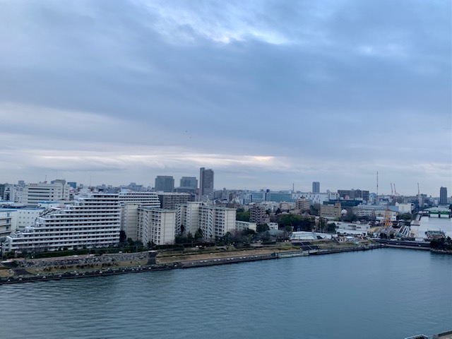 冷気が心地よい綺麗な青空「古くなったものは見直そう」