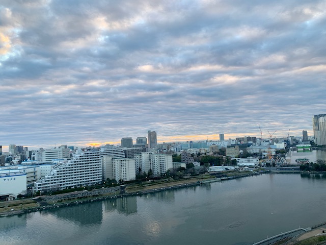 雲が綺麗な朝「深刻になりすぎない」