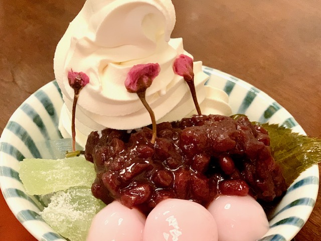 今日のお昼は桜あんみつ