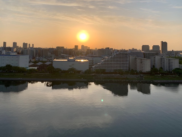 澄み渡る青空「どうしてかなぁ？」