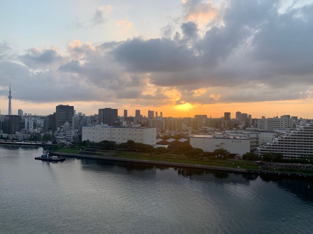 雲を押しあげる様な明るい太陽「片付けられるのは一つずつ」