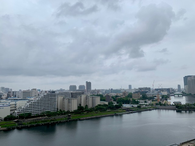 厚い雲に覆われた朝「約束」