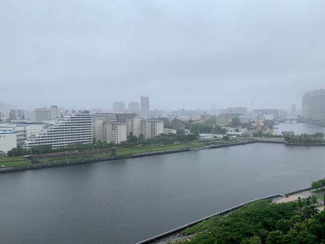 しとしと静かな梅雨の朝「さり気ない気配り」