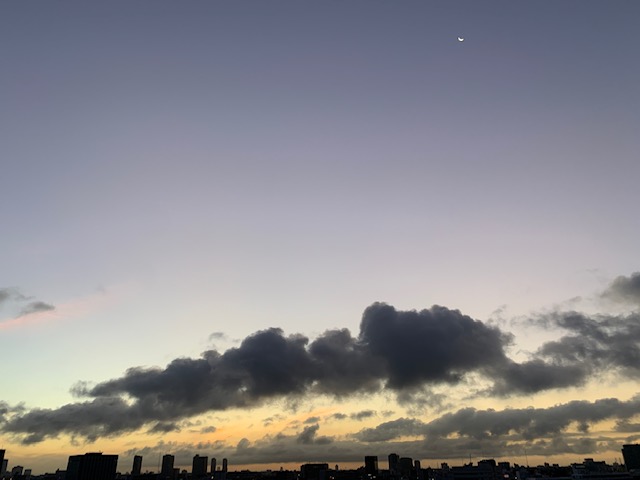 三日月が見える夜明け「気の持ちよう」