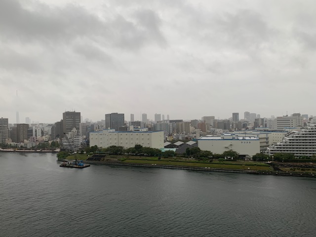 雨でも明るい空「自分を労いましょう」