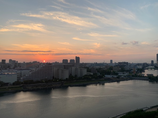 涼やかな風と共に真っ赤な太陽「幸せ」