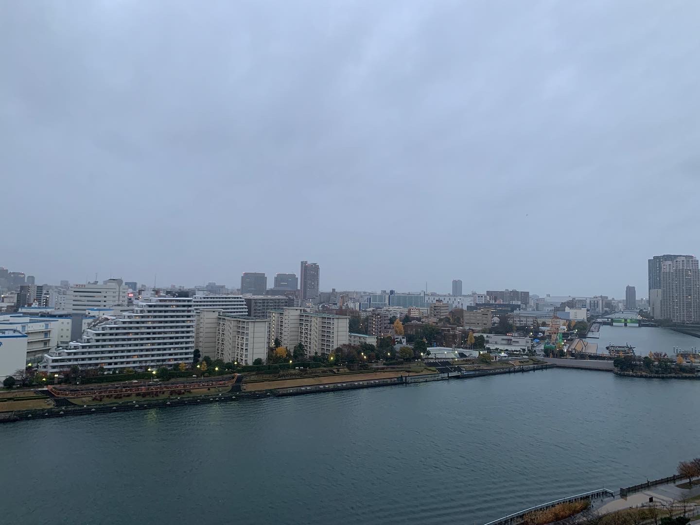 久しぶりの雨の朝「笑顔でハッピーを引き寄せよう」