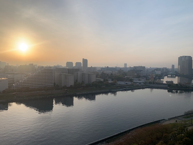 初夏を思わせる大きな太陽「いい一日は作るもの」