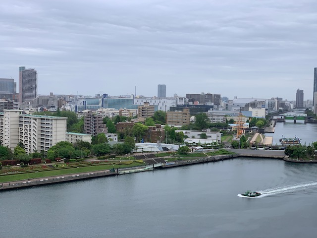 肌寒い曇天「幸せとは」