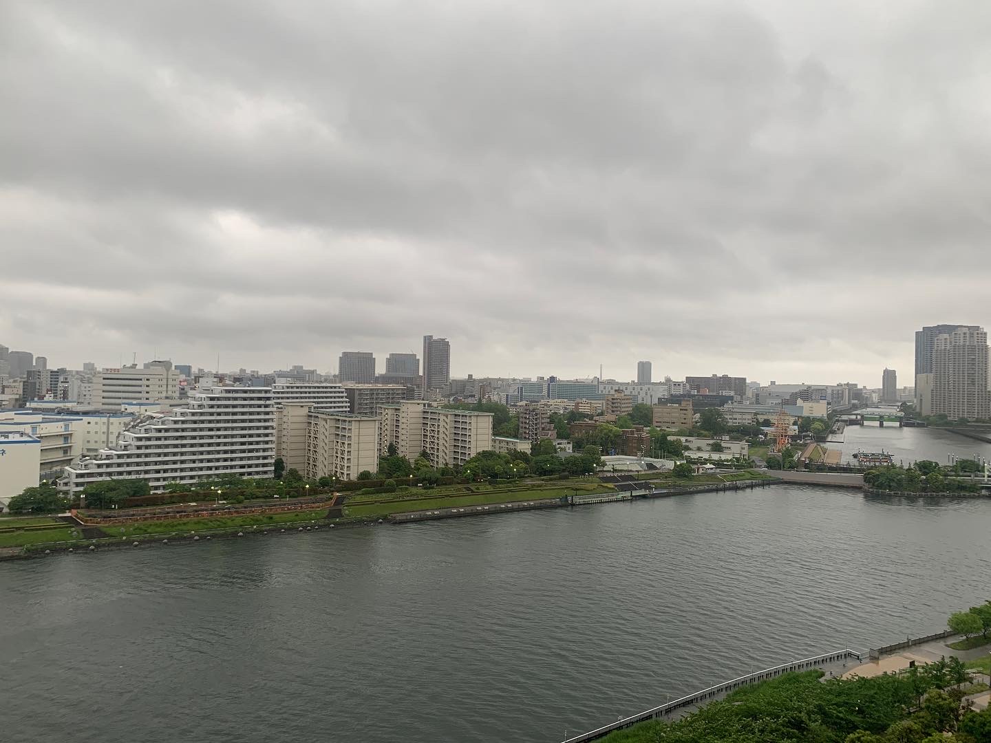 雨雲が流れる朝「心に余裕を持つ方法」