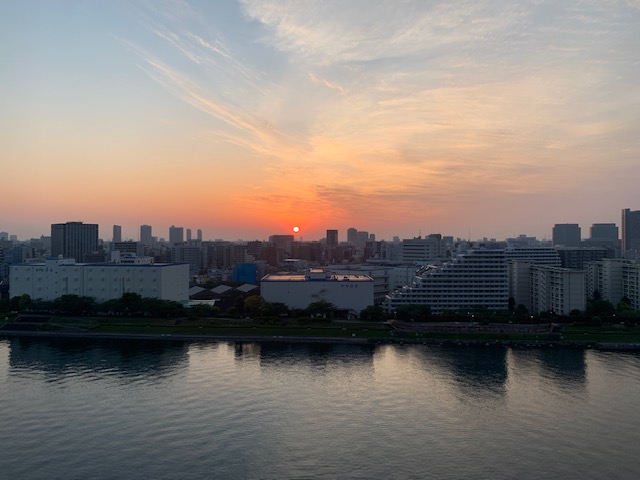 真っ赤な太陽「世界はあなたの見方次第」