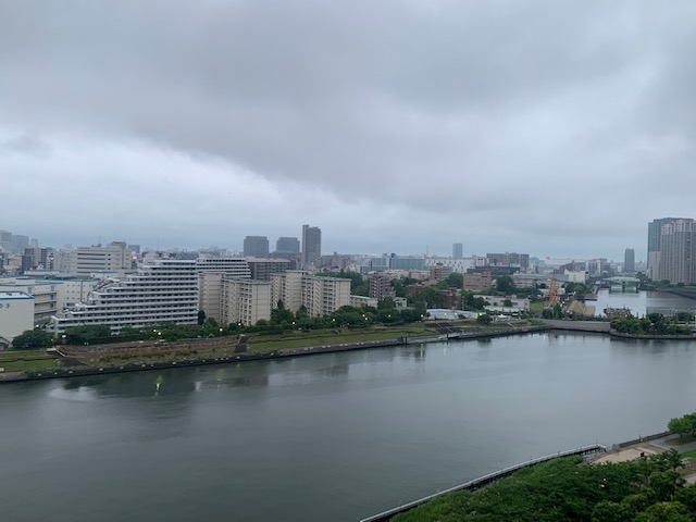 梅雨らしい朝「人の時間も大切に」