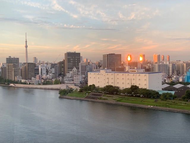 ビルもキラキラの綺麗な夕暮れ