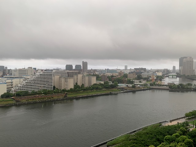 雨雲と曇りの雲「ちょっとはどれくらい？」