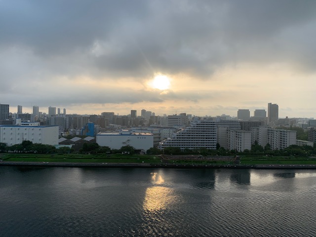 雲の中から明るいお日さま「売り言葉に買い言葉」