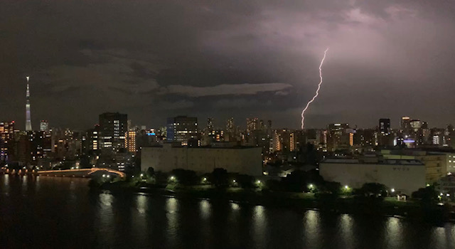 雷が光り始めました