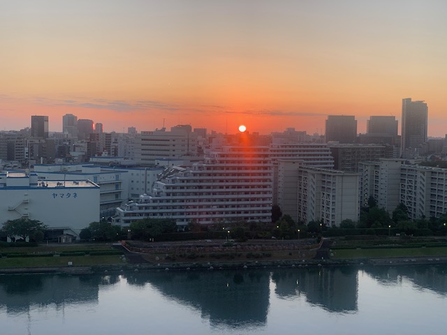 日毎に肌寒い朝「笑顔と優しい言葉」