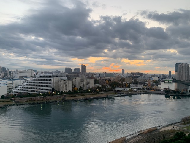 雲の間の明るい光「あなたの表情」