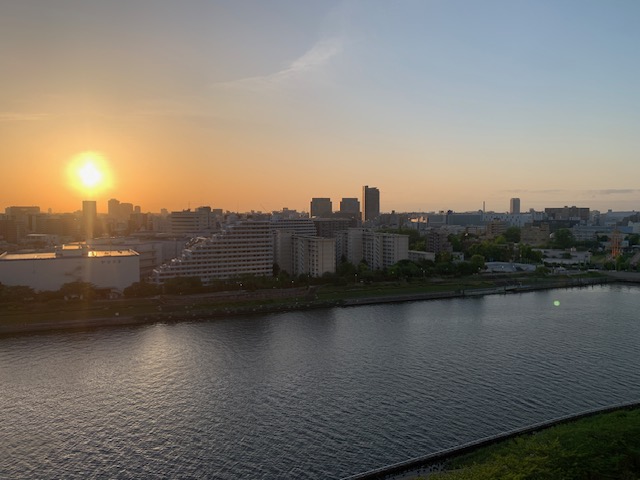 そよ風と鳥の囀り心地よい朝「大丈夫ではない」