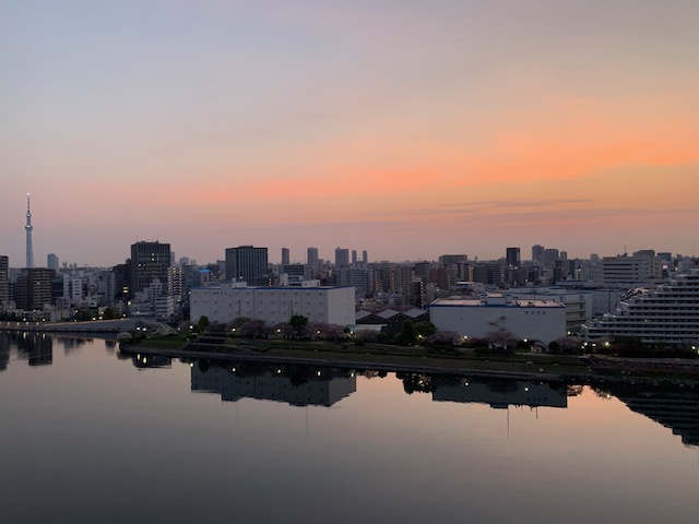 優しいピンク色の春らしい夜明け「丁寧が一番」