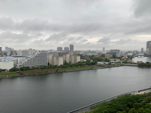 寒い雨の朝「チャレンジを」