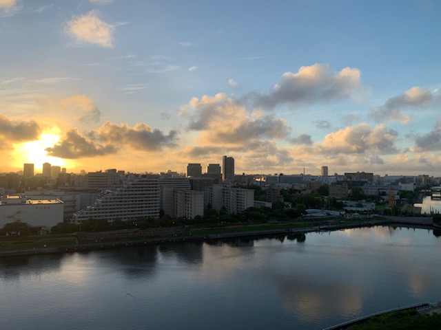 元気な朝陽と青空「言葉の棘」