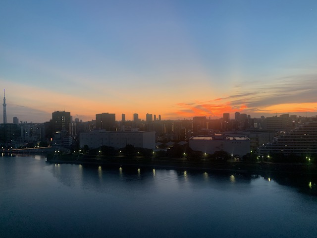 朝焼けが綺麗な夜明け「お節介」