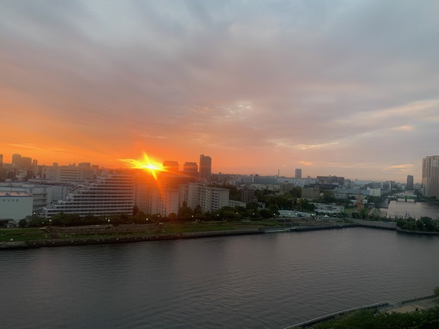 今朝も綺麗な日の出「オシャレは足元から」