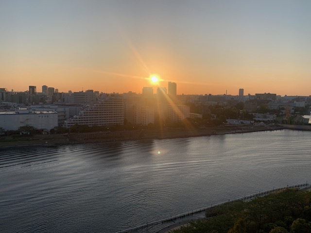 空気が冷たい朝「たくさん笑おう」