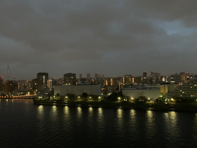 温かい雨と強風の朝「チャンスとタイミング」