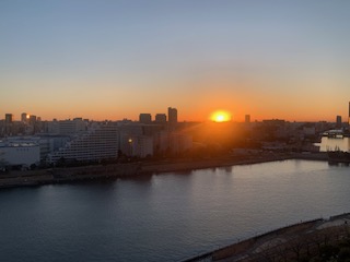 朝の冷え込みが厳しい夜明け「そばにいるだけで」