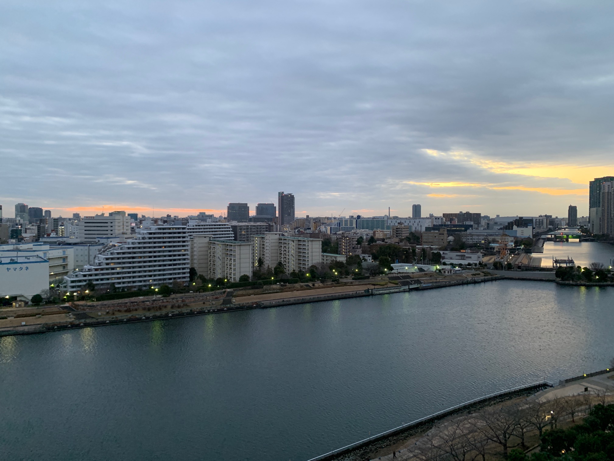 冷たい空気が張り詰めた朝「感謝」