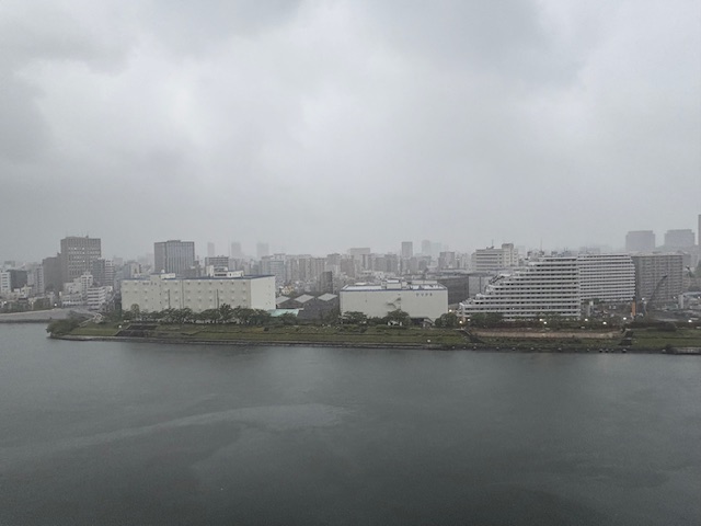 小雨で肌寒い朝「言われたことしかor言われたことすら」