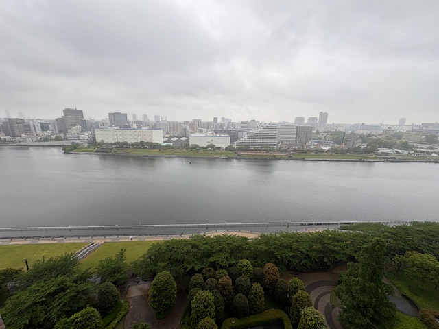 小雨混じりの肌寒い朝「モヤモヤストレス」