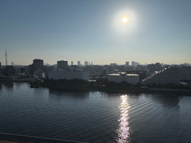 朝陽も川面もキラキラ「良かったと思える1日に」