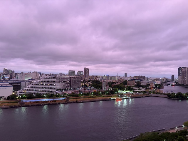 ちょっと不気味な夕方の空