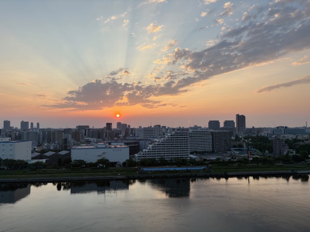 差し込む朝陽がとても綺麗な朝「自分の人生」